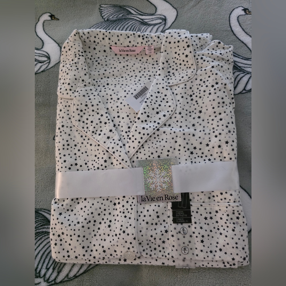 La Vie En Rose Black Star Pajama Top